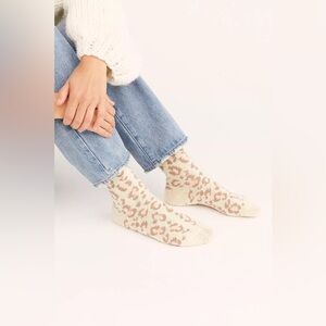 New🌟Free People-Cozy Leo Pattern Socks